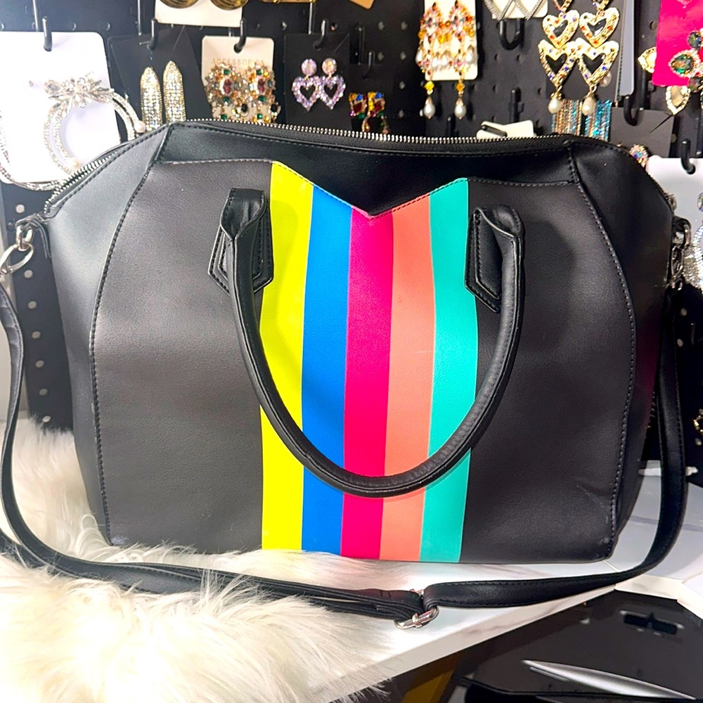 Big black bag with adjustable strap. Colorful accents on the front.
